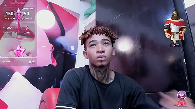 Snapshot of sexy_blacks_ chatting on 01.25.25 sexy blacks online show from 01.25.25