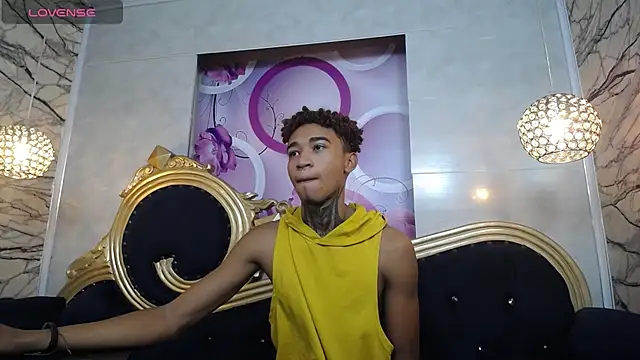 Snapshot of sexy_blacks_ chatting on 01.27.25 sexy blacks online show from 01.27.25