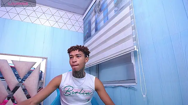 Snapshot of sexy_blacks_ chatting on 01.30.25 sexy blacks online show from 01.30.25