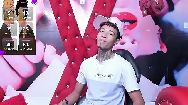 Snapshot of sexy_blacks_ chatting on 01.31.25 sexy blacks online show from 01.31.25