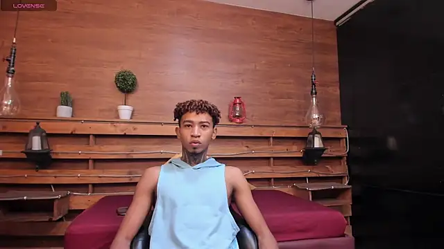 Snapshot of sexy_blacks_ chatting on 02.07.25 sexy blacks online show from 02.07.25