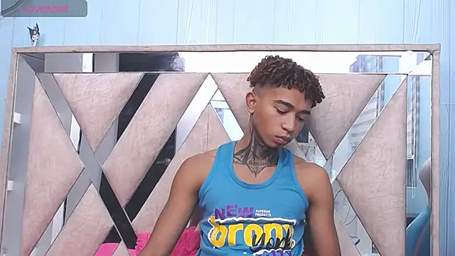 Snapshot of sexy_blacks_ chatting on 02.10.25 sexy blacks online show from 02.10.25