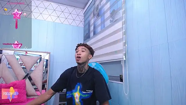 Snapshot of sexy_blacks_ chatting on 02.15.25 sexy blacks online show from 02.15.25