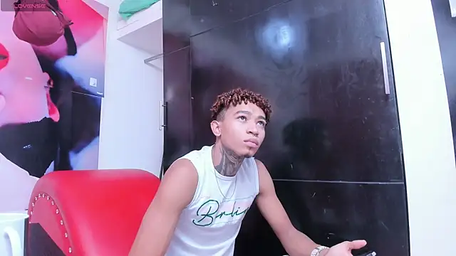 Snapshot of sexy_blacks_ chatting on 02.24.25 sexy blacks online show from 02.24.25