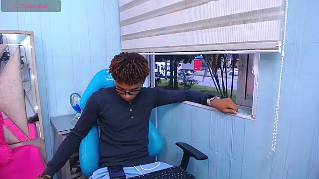 Snapshot of sexy_blacks_ chatting on 02.28.25 sexy blacks online show from 02.28.25