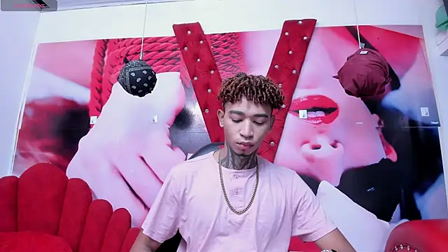 Snapshot of sexy_blacks_ chatting on 03.01.25 sexy blacks online show from 03.01.25