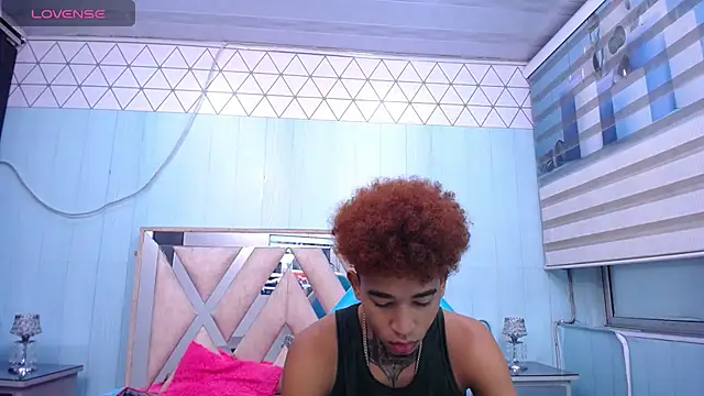 Snapshot of sexy_blacks_ chatting on 03.05.25 sexy blacks online show from 03.05.25