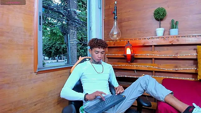 Snapshot of sexy_blacks_ chatting on 03.10.25 sexy blacks online show from 03.10.25