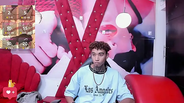 Snapshot of sexy_blacks_ chatting on 03.13.25 sexy blacks online show from 03.13.25