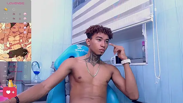 Snapshot of sexy_blacks_ chatting on 03.19.25 sexy blacks online show from 03.19.25