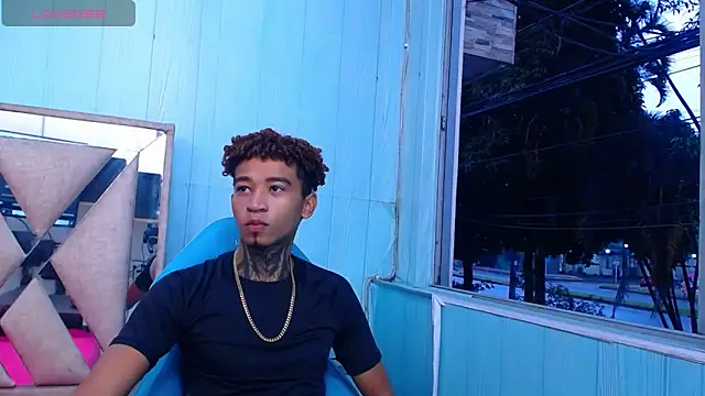 Snapshot of sexy_blacks_ chatting on 03.20.25 sexy blacks online show from 03.20.25