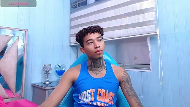 Snapshot of sexy_blacks_ chatting on 09.10.25 sexy blacks online show from 09.10.25