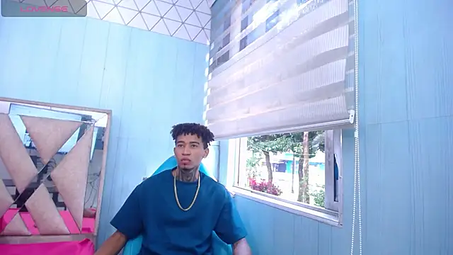 Snapshot of sexy_blacks_ chatting on 09.13.25 sexy blacks online show from 09.13.25