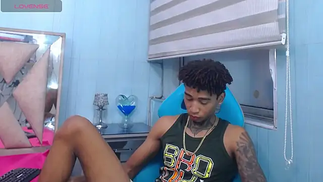 Snapshot of sexy_blacks_ chatting on 09.15.25 sexy blacks online show from 09.15.25