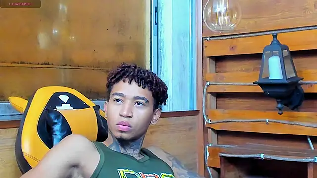 Snapshot of sexy_blacks_ chatting on 09.25.25 sexy blacks online show from 09.25.25