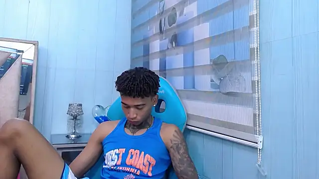 Snapshot of sexy_blacks_ chatting on 10.10.25 sexy blacks online show from 10.10.25