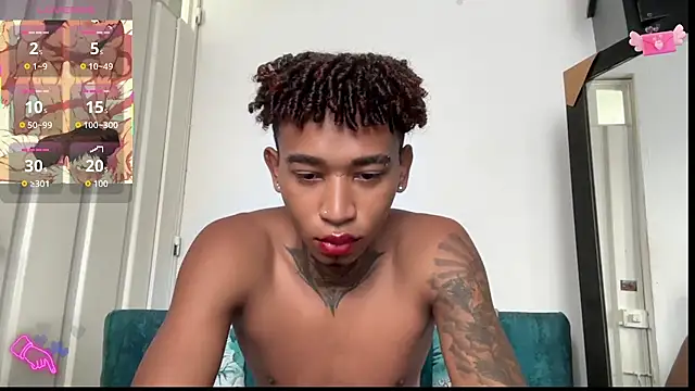 Snapshot of sexy_blacks_ chatting on 10.20.25 sexy blacks online show from 10.20.25