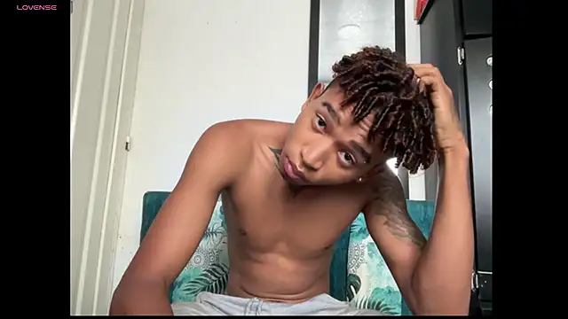 Snapshot of sexy_blacks_ chatting on 10.22.25 sexy blacks online show from 10.22.25