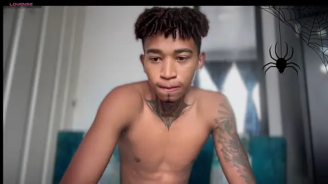 Snapshot of sexy_blacks_ chatting on 10.27.25 sexy blacks online show from 10.27.25