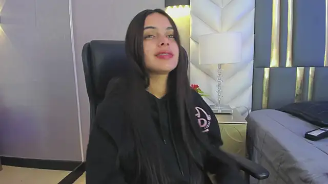 ChloeHarper  online show from 04.20.26