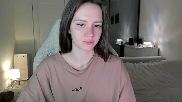 Snapshot of Sonia_moon_ chatting on 10.12.25 Sonia moon online show from 10.12.25