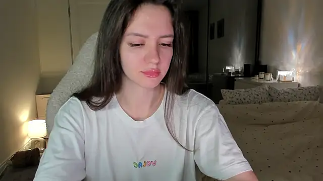 Snapshot of Sonia_moon_ chatting on 10.13.25 Sonia moon online show from 10.13.25