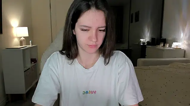 Snapshot of Sonia_moon_ chatting on 10.19.25 Sonia moon online show from 10.19.25