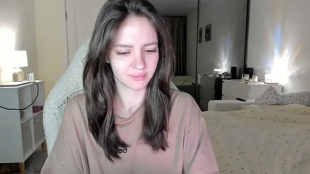 Snapshot of Sonia_moon_ chatting on 10.21.25 Sonia moon online show from 10.21.25