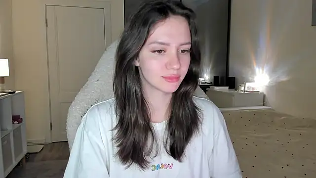 Snapshot of Sonia_moon_ chatting on 10.28.25 Sonia moon online show from 10.28.25