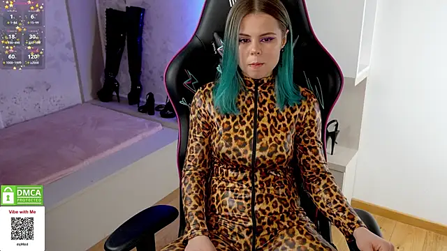 Snapshot of Latex_Kitty chatting on 01.14.25 Latex Kitty online show from 01.14.25