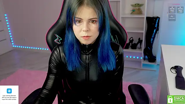 Snapshot of Latex_Kitty chatting on 09.12.25 Latex Kitty online show from 09.12.25