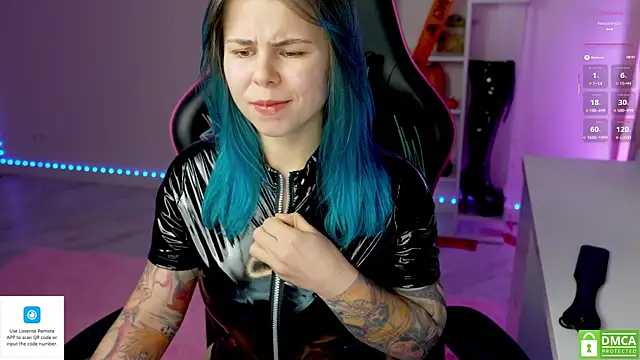 Snapshot of Latex_Kitty chatting on 10.10.25 Latex Kitty online show from 10.10.25