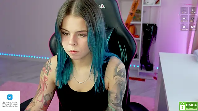 Snapshot of Latex_Kitty chatting on 10.14.25 Latex Kitty online show from 10.14.25