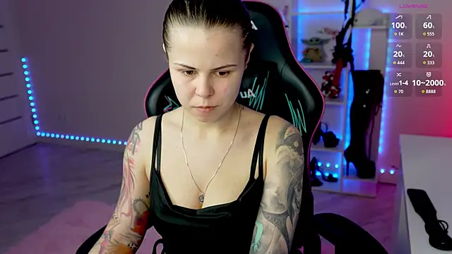 Snapshot of Latex_Kitty chatting on 04.29.26 Latex Kitty online show from 04.29.26