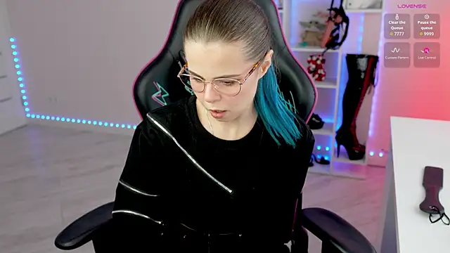 Snapshot of Latex_Kitty chatting on 06.16.26 Latex Kitty online show from 06.16.26