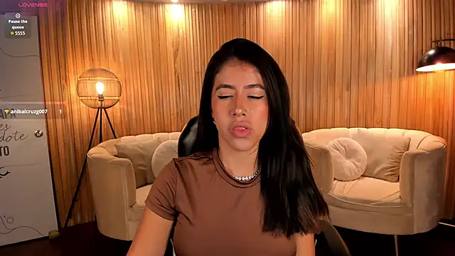 Snapshot of SussanElliot chatting on 09.26.25 SussanElliot online show from 09.26.25