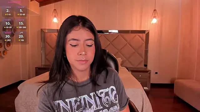 Snapshot of SussanElliot chatting on 09.30.25 SussanElliot online show from 09.30.25