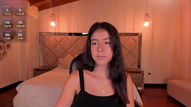 Snapshot of SussanElliot chatting on 10.01.25 SussanElliot online show from 10.01.25