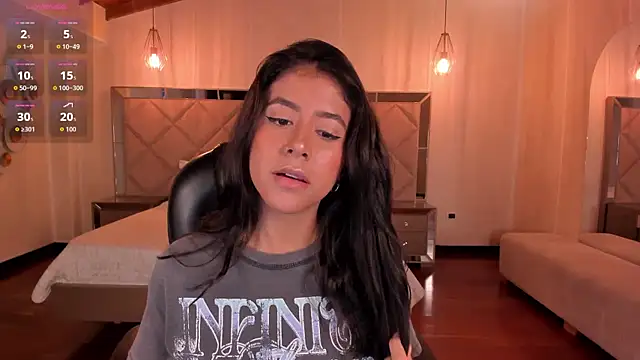 Snapshot of SussanElliot chatting on 10.05.25 SussanElliot online show from 10.05.25