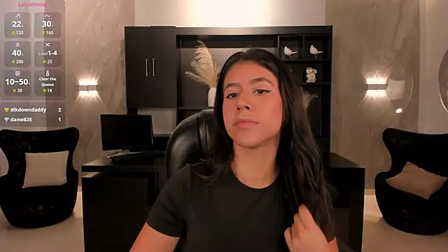 Snapshot of SussanElliot chatting on 10.06.25 SussanElliot online show from 10.06.25