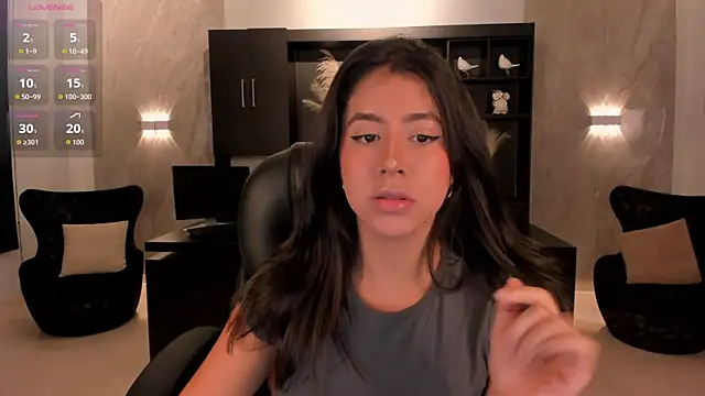 Snapshot of SussanElliot chatting on 10.07.25 SussanElliot online show from 10.07.25