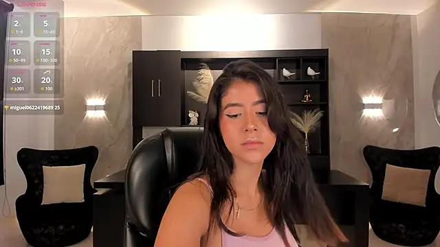 Snapshot of SussanElliot chatting on 10.12.25 SussanElliot online show from 10.12.25