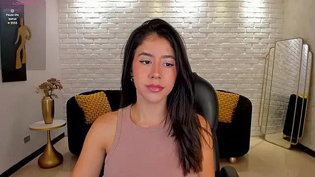 Snapshot of SussanElliot chatting on 10.15.25 SussanElliot online show from 10.15.25