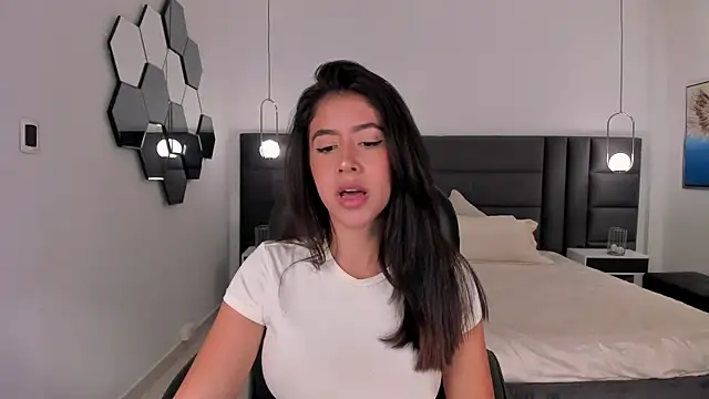 Snapshot of SussanElliot chatting on 10.23.25 SussanElliot online show from 10.23.25