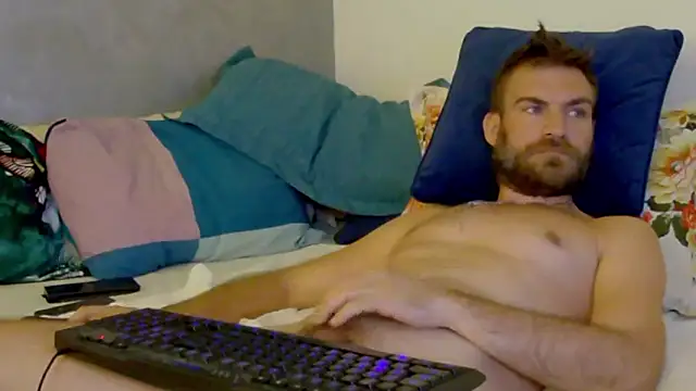 Snapshot of 10in_deluxe chatting on 09.28.25 10in deluxe online show from 09.28.25