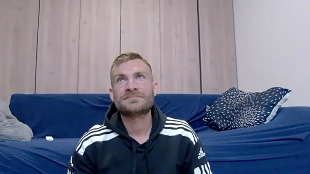 Snapshot of 10in_deluxe chatting on 10.18.25 10in deluxe online show from 10.18.25