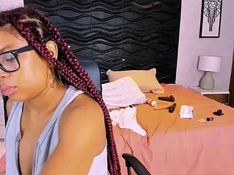 Snapshot of Naomi_Tylers chatting on 10.26.25 Naomi Tylers online show from 10.26.25