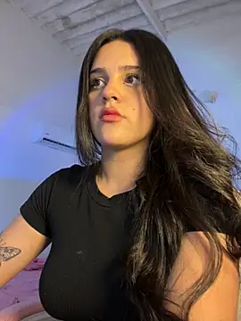 Snapshot of violet-333 chatting on 11.14.25 violet-333 online show from 11.14.25