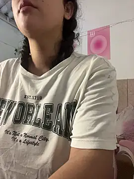 Snapshot of violet-333 chatting on 04.23.26 violet-333 online show from 04.23.26