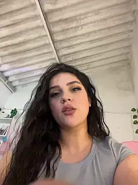 Snapshot of violet-333 chatting on 04.27.26 violet-333 online show from 04.27.26